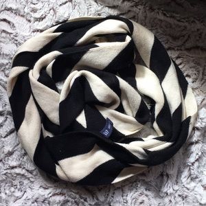 Gap striped scarf